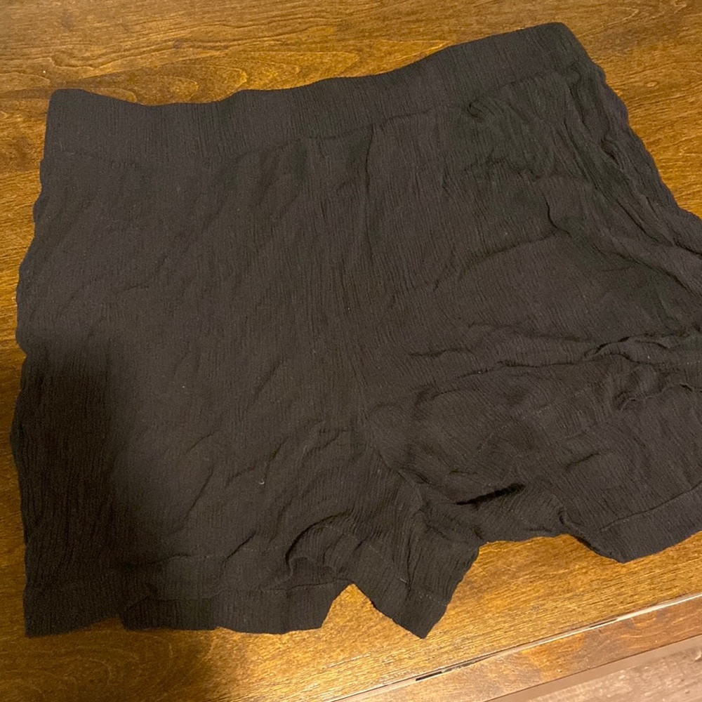 Flowy black shorts